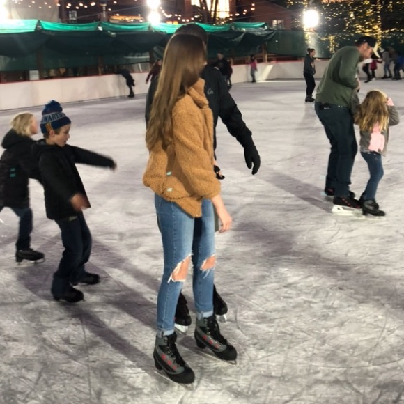 Levi jeans with holes - Picture 4 of 4